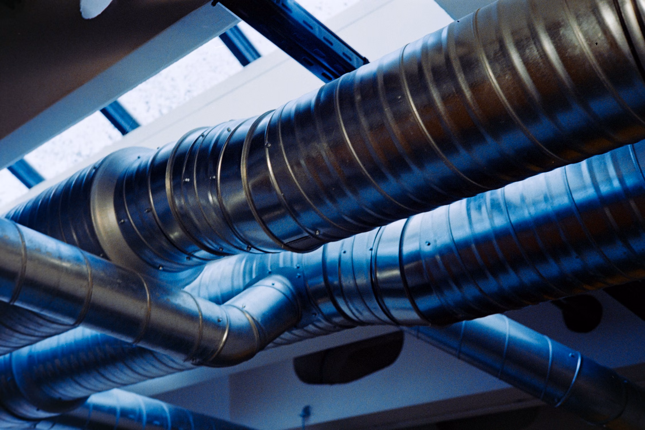 Système de ventilation industrielle moderne en gaine technique
